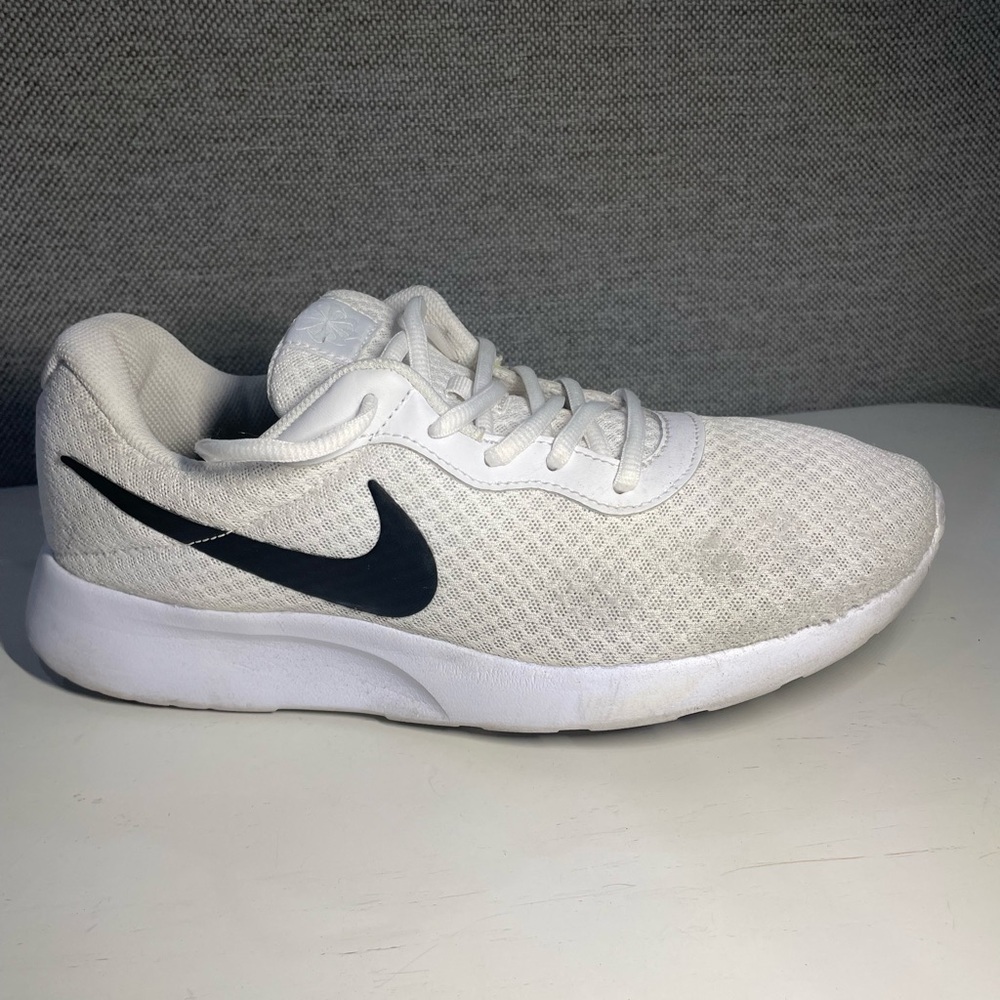 Nike White Men’s White Athletic Shoes. Size 10. R… - image 3